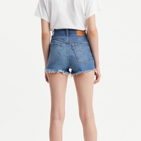 Levi's Pants - Levi’s Ribcage Short Size 30 Distressed Short Shorts Medium Wash